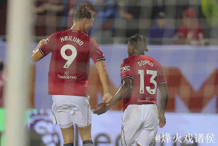 曼联2-1伯恩茅斯半场：控球52%-48%，射门17-7射正4-3